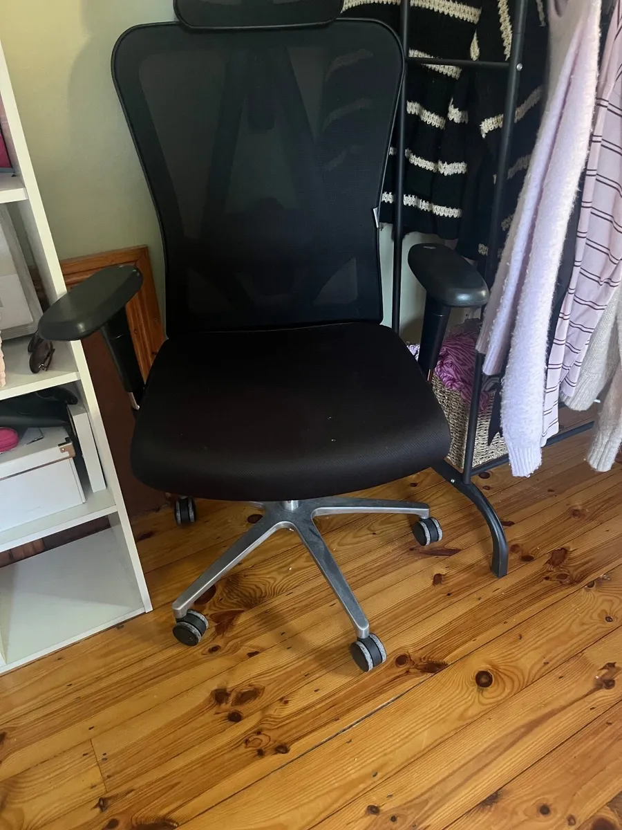 Ergonomic Chair - Image 3