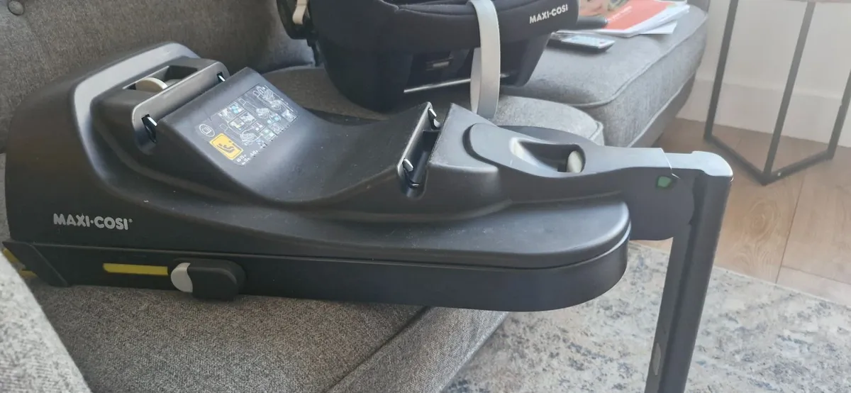 Car seat & base - Image 1