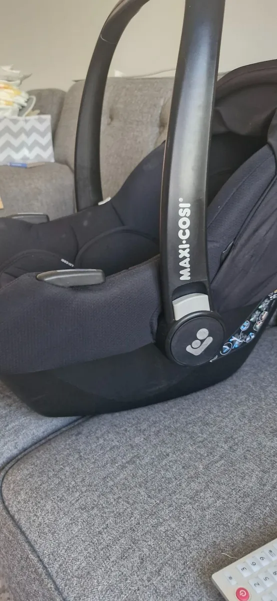 Car seat & base - Image 4