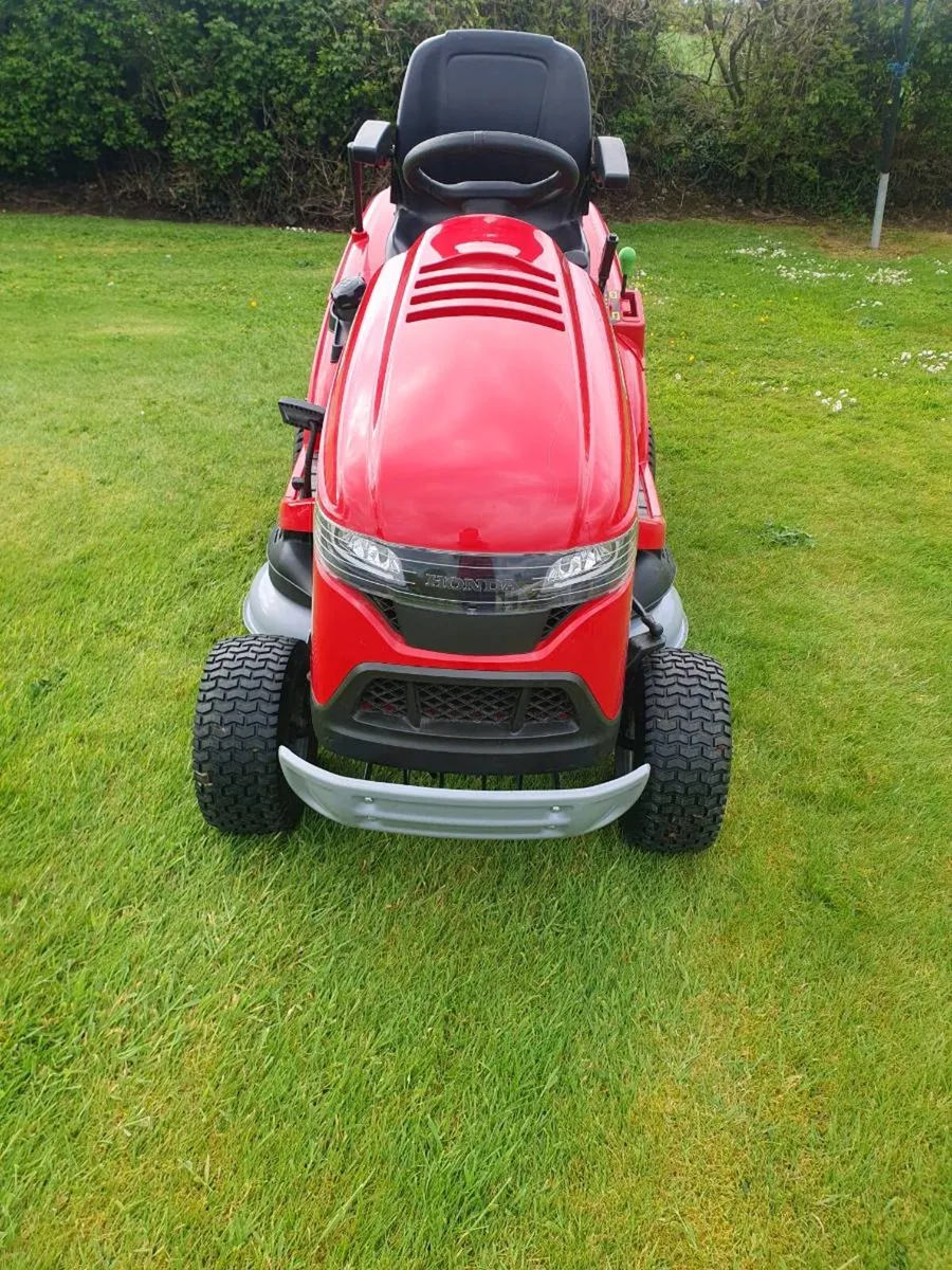 Ride on lawnmower - Image 3