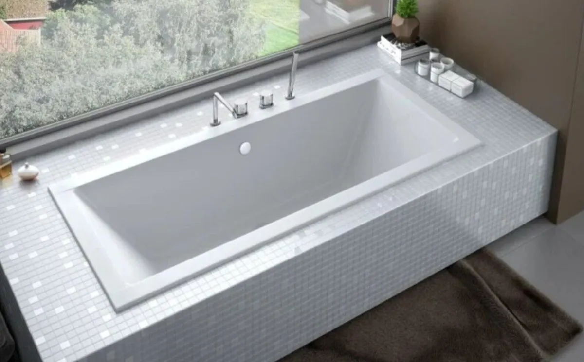 Quadro Slim rectangular bathtub