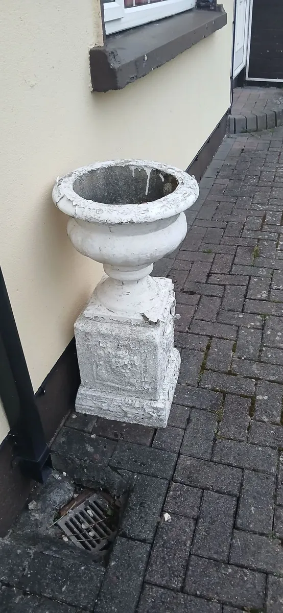 Flower pots - Image 1