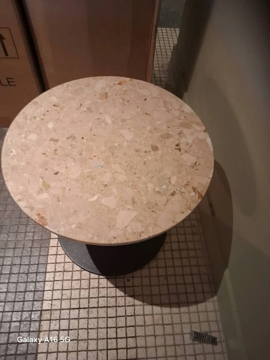 Coffee table - Image 1