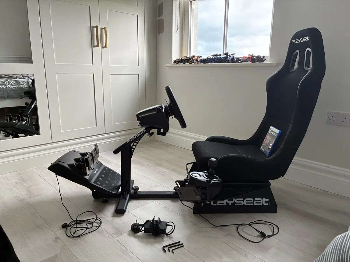 Playstation steering wheel/Logitech g29 with seat - Image 1