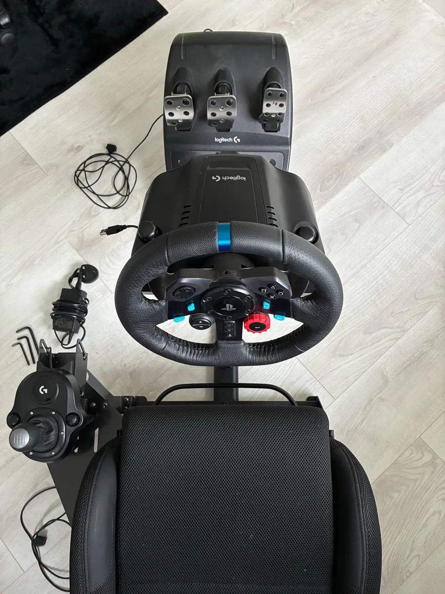 Playstation steering wheel/Logitech g29 with seat - Image 3