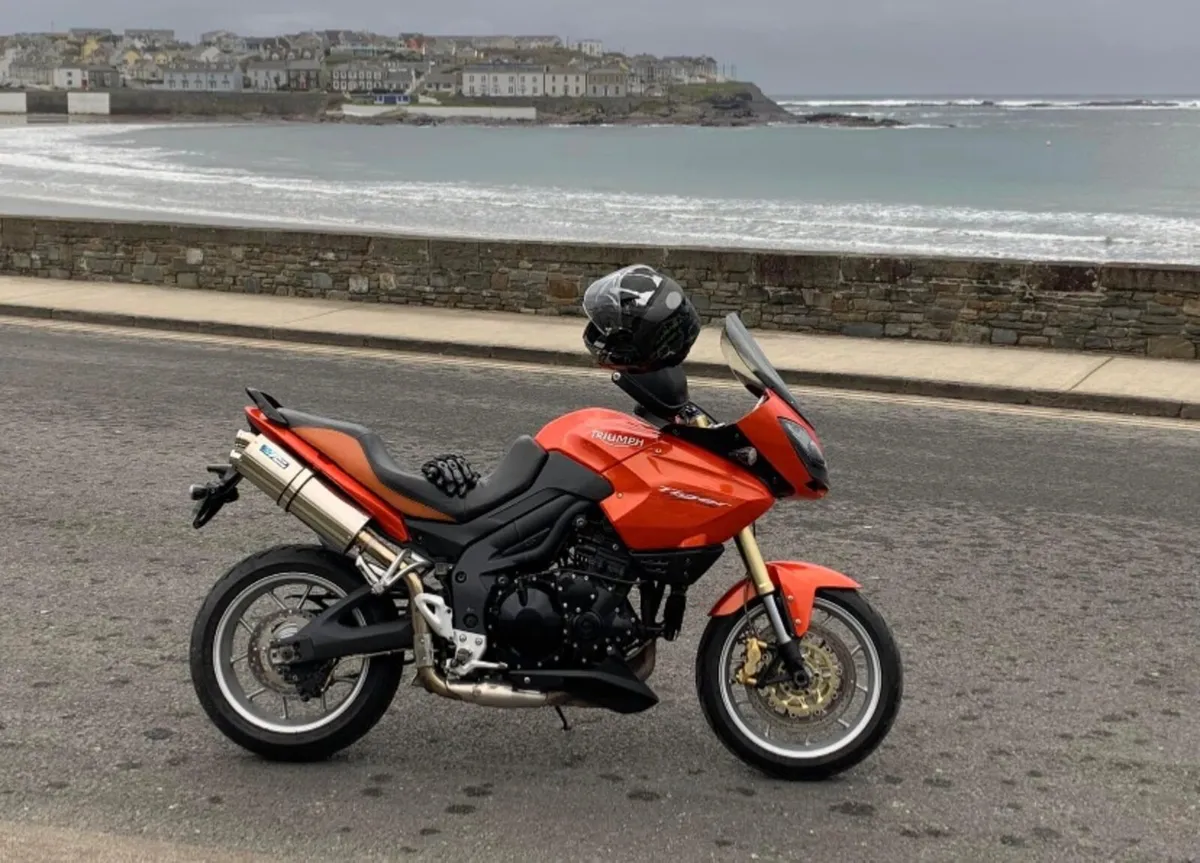 2009 Triumph 1050 motorcycle - Image 1
