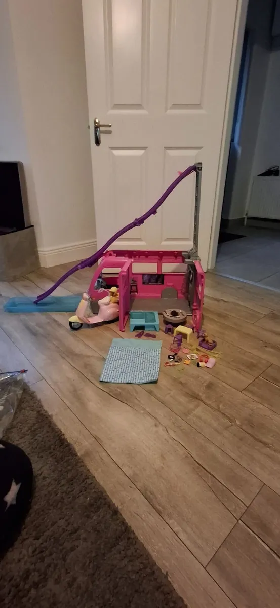 Barbie Camper Van - Image 1
