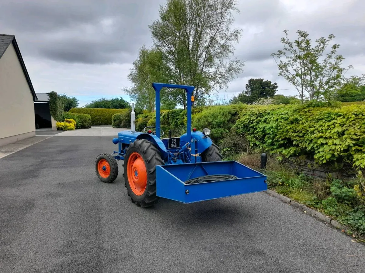 Ford Super Dexta Vintage Tractor - Image 4