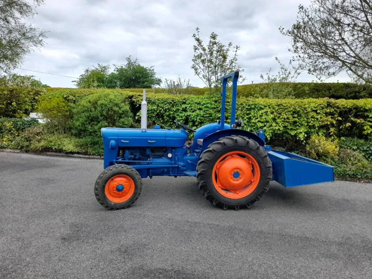 Ford Super Dexta Vintage Tractor - Image 3