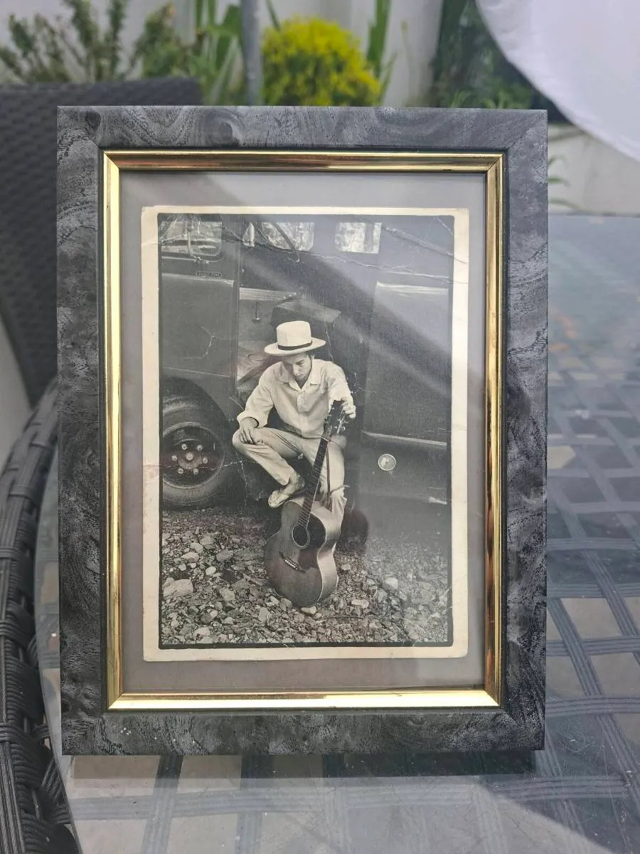 Vintage Bob Dylan framed postcard with inscription - Image 1