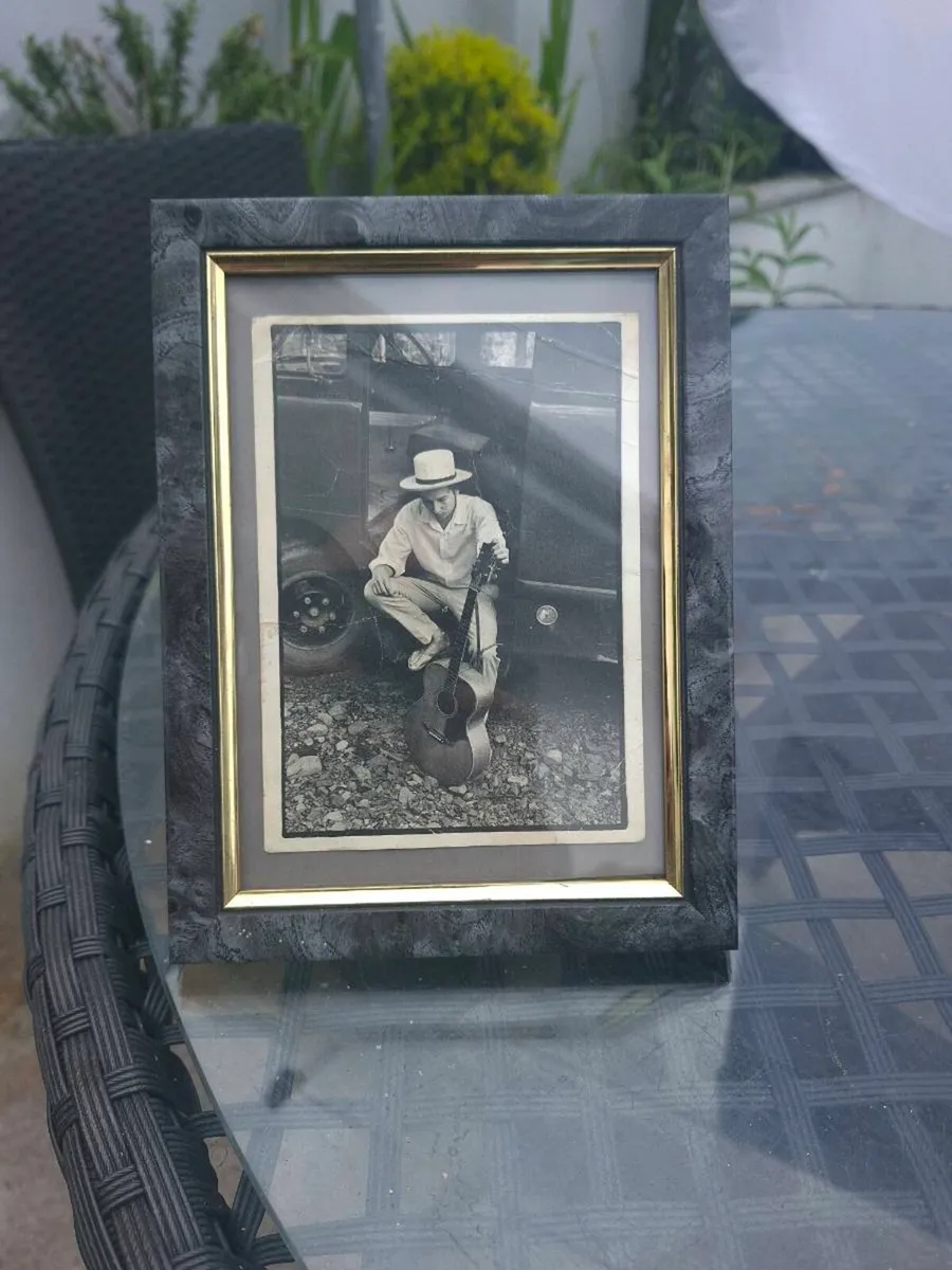 Vintage Bob Dylan framed postcard with inscription - Image 4