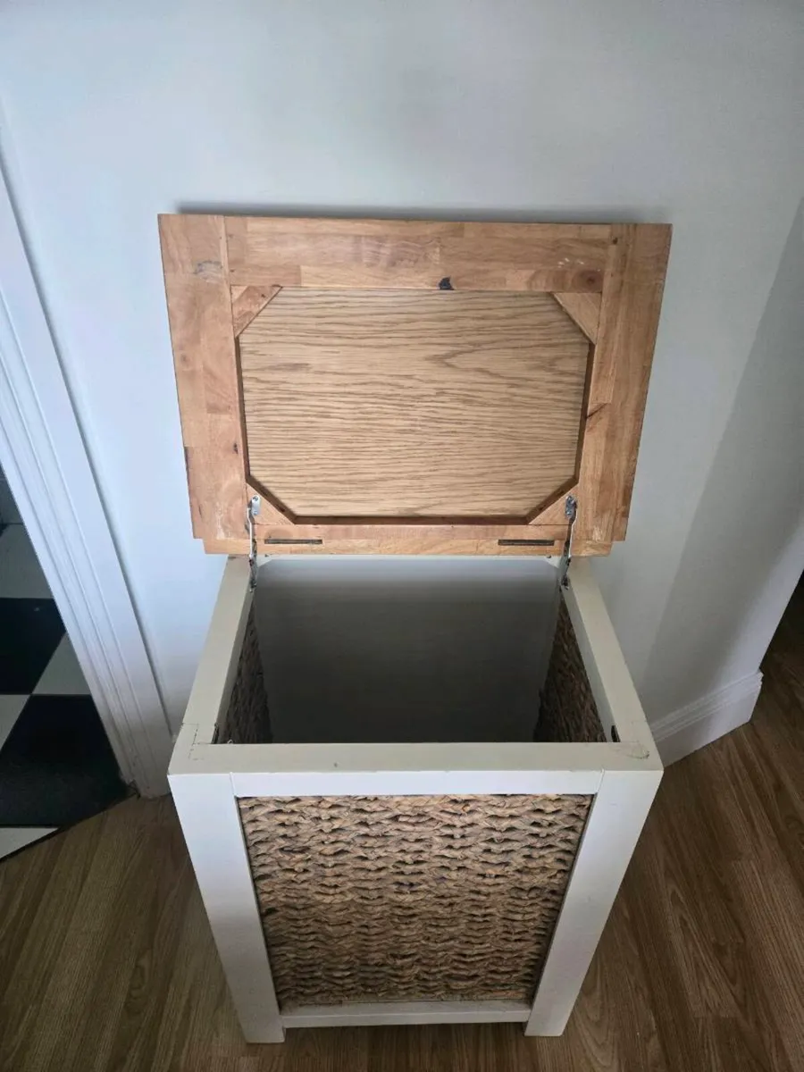 Laundry basket REDUCED FURTHER - Image 2