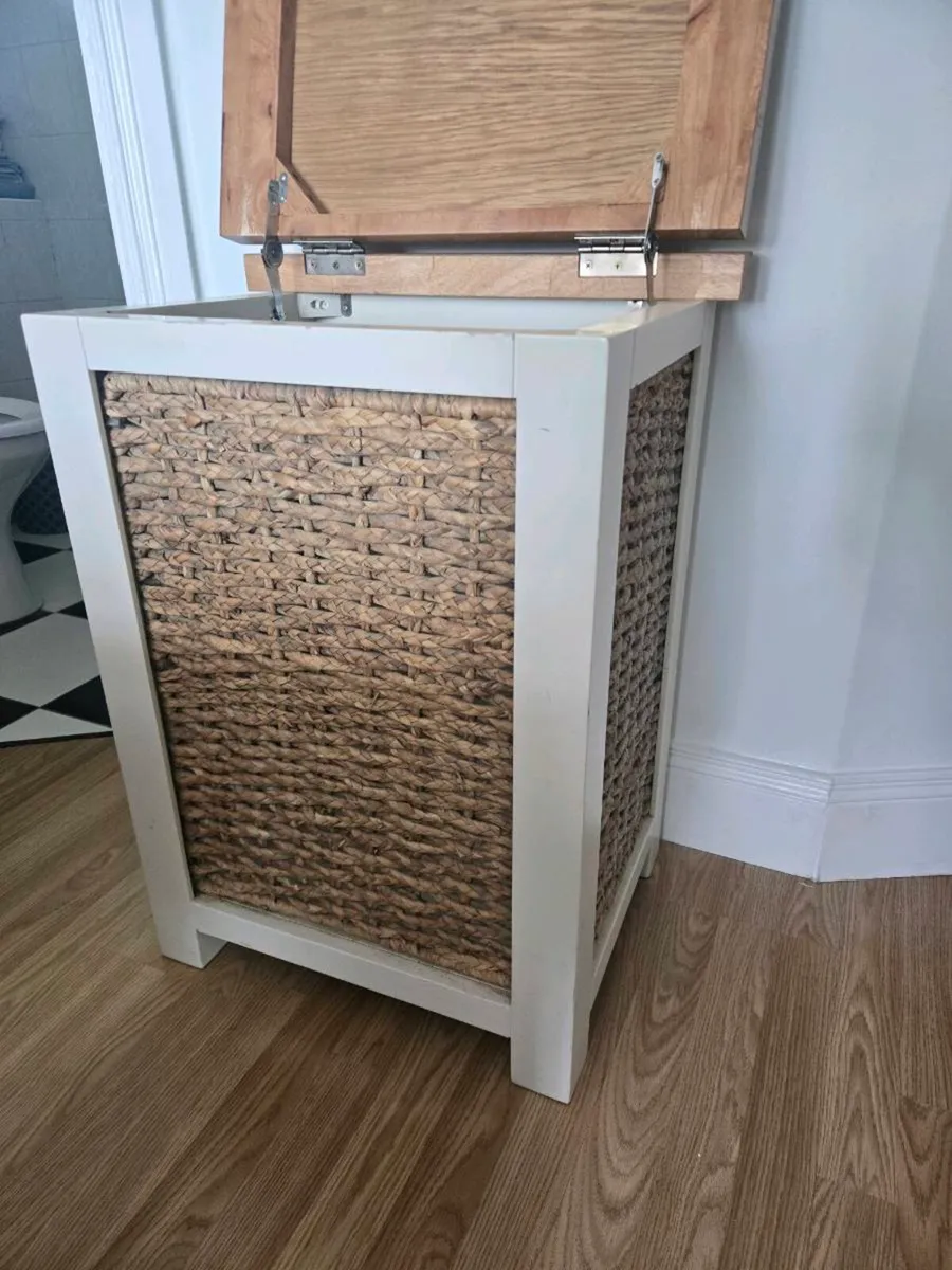 Laundry basket REDUCED FURTHER - Image 3