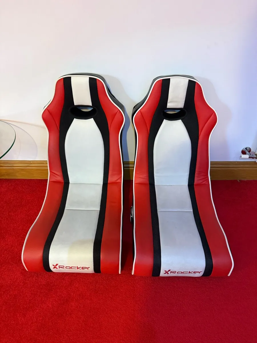 42” tv on table stand,2 gaming chairs - Image 2