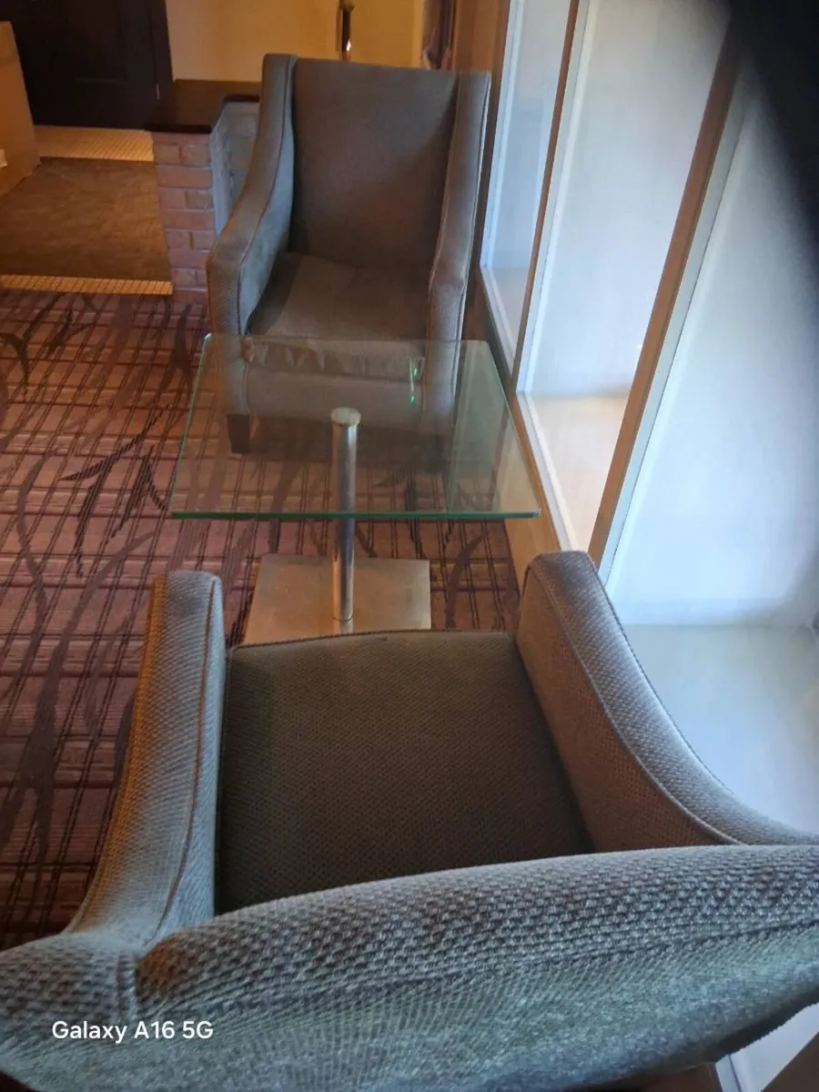 Coffee table and chairs set - Image 1