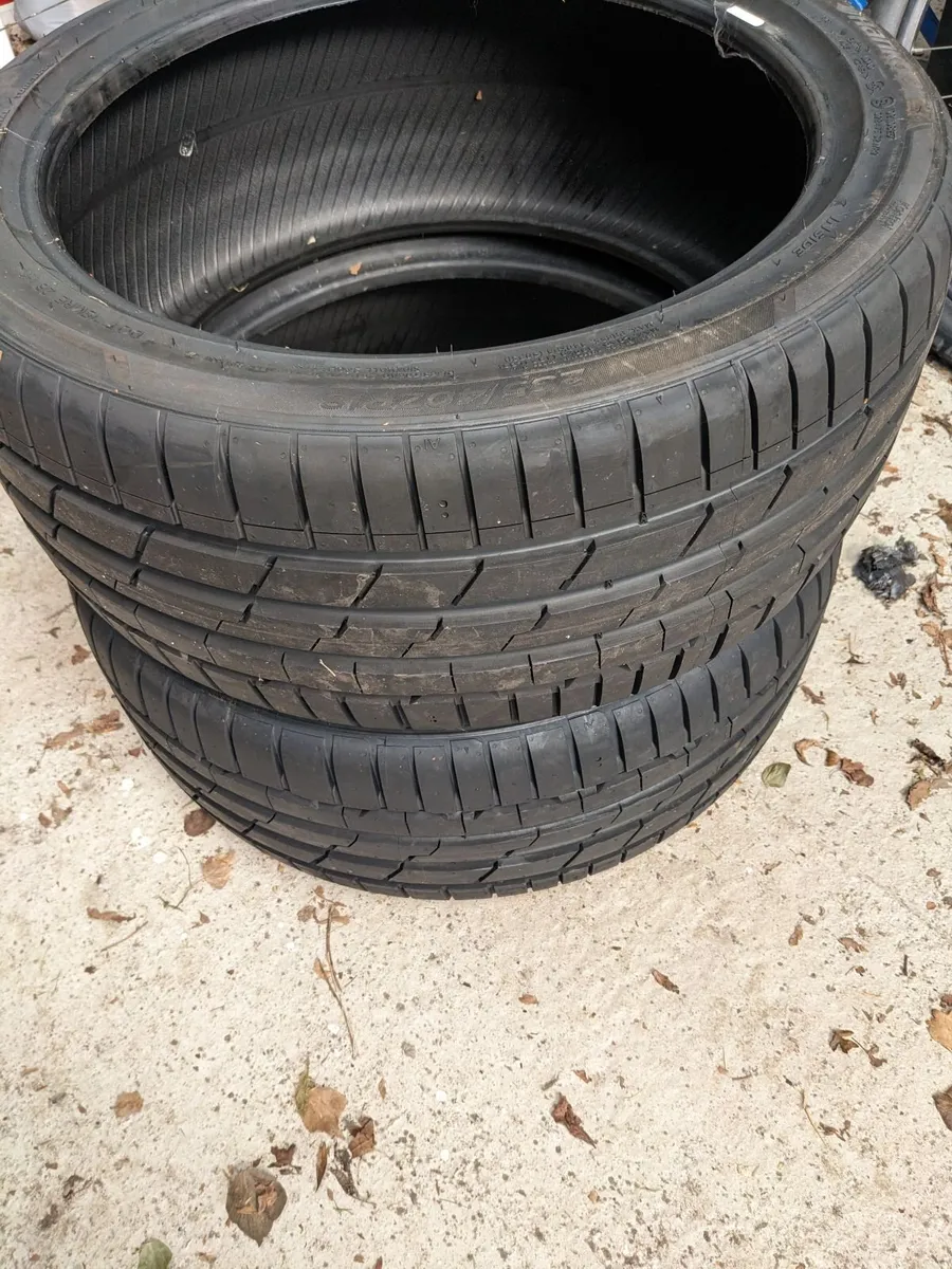 Tyre 235/40/ZR18 - Image 1