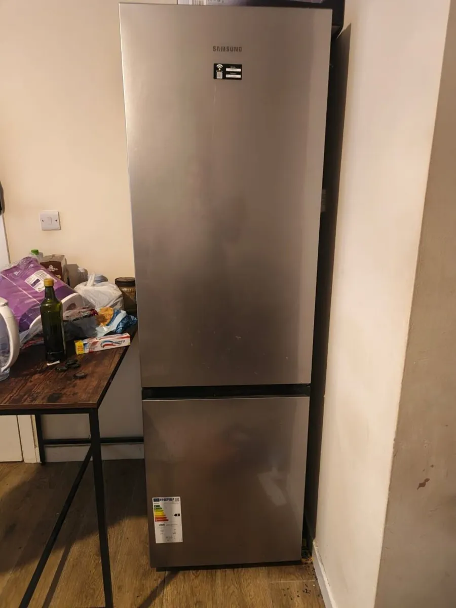 🧊 SAMSUNG SpaceMax™ Fridge Freezer – NEARLY NEW! - Image 1