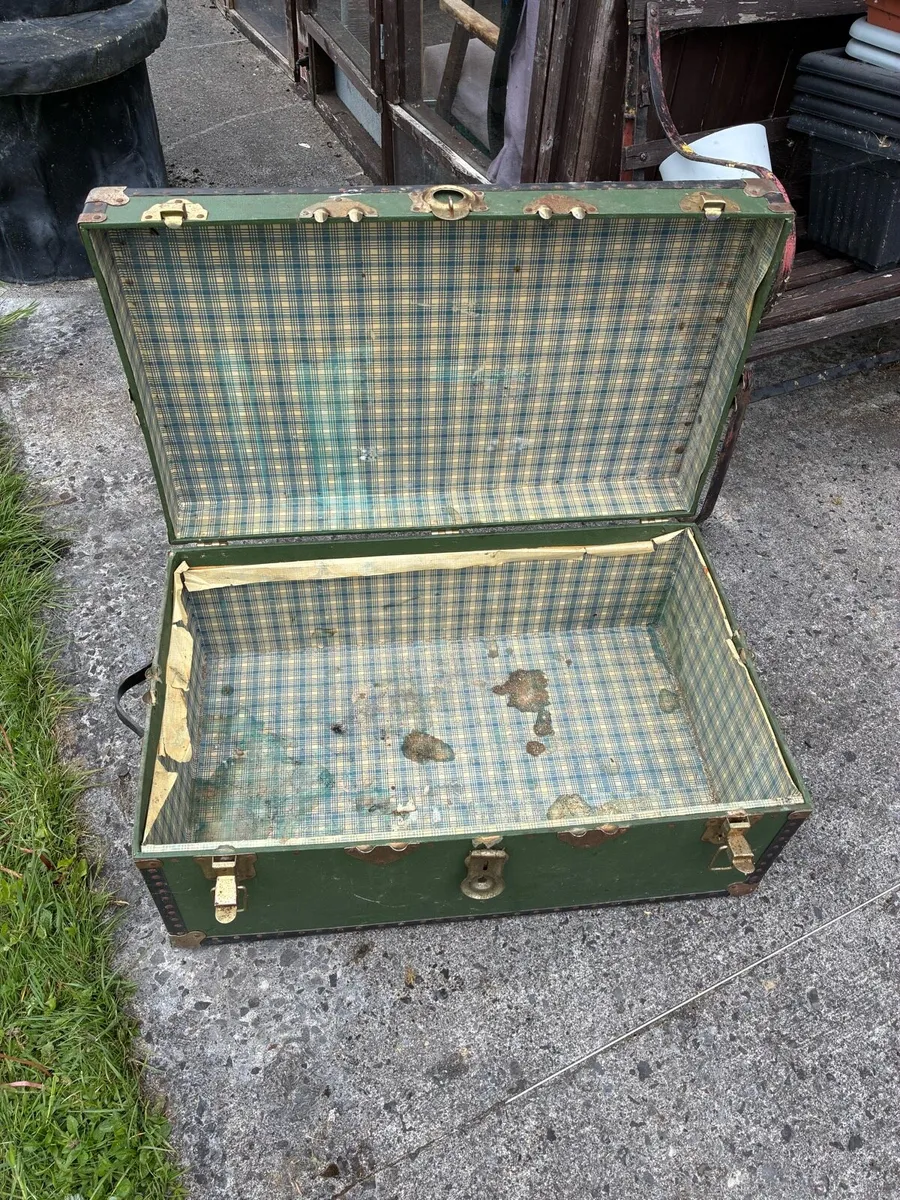 Old chest - Image 2