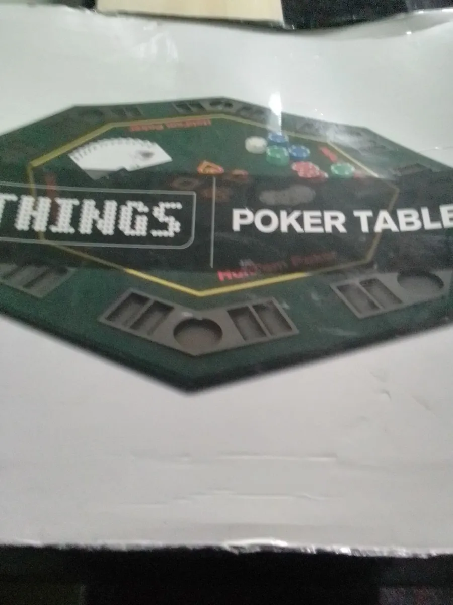 Poker table and poker chips - Image 1