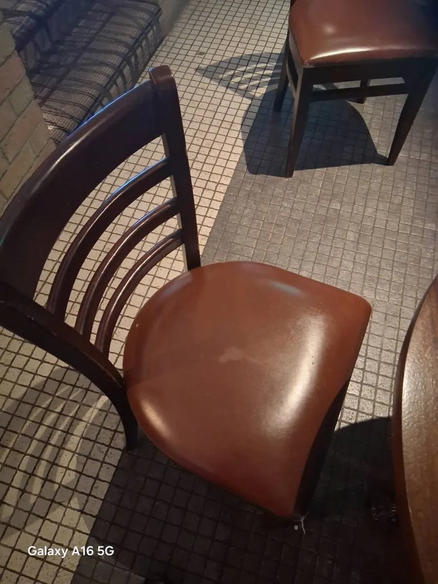 Table and chairs set - Image 2