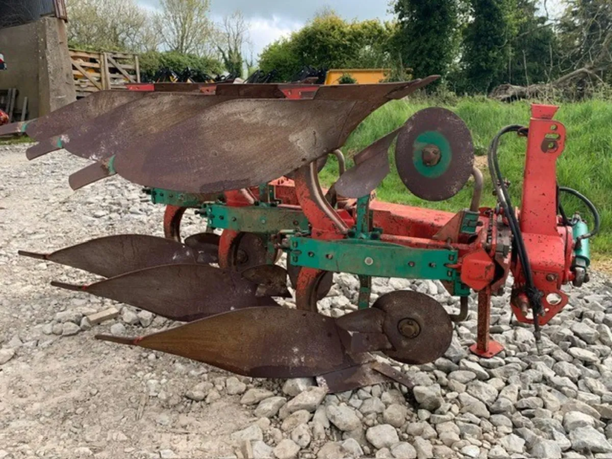 KV 3 X 14" E 160 REV NO8 PLOUGH - Image 2
