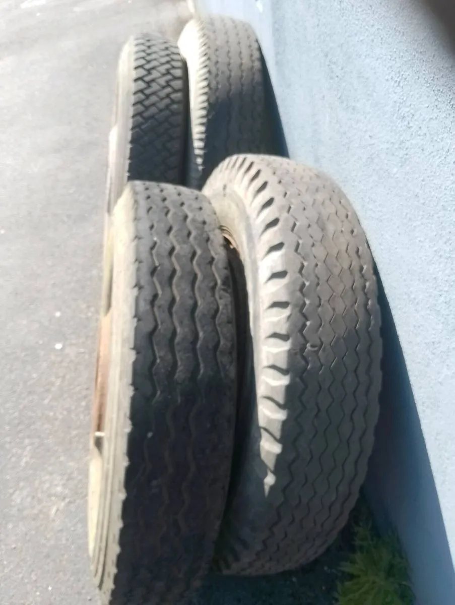 Wheels & tyres 4 X 825X20 6 Stud - Image 4