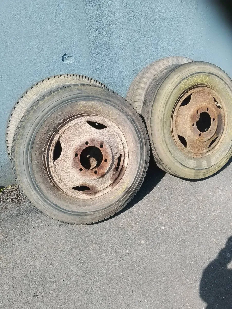 Wheels & tyres 4 X 825X20 6 Stud - Image 1