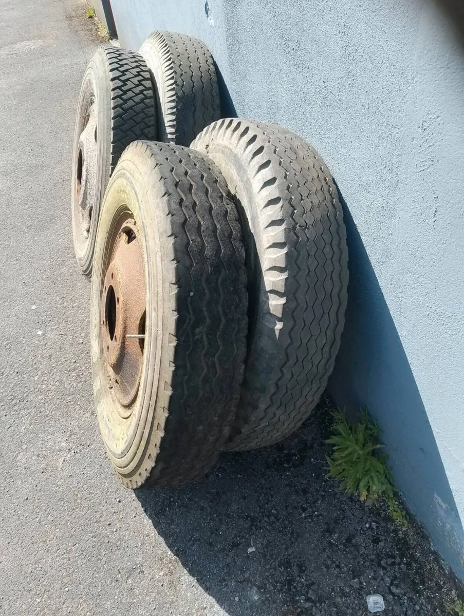 Wheels & tyres 4 X 825X20 6 Stud - Image 3