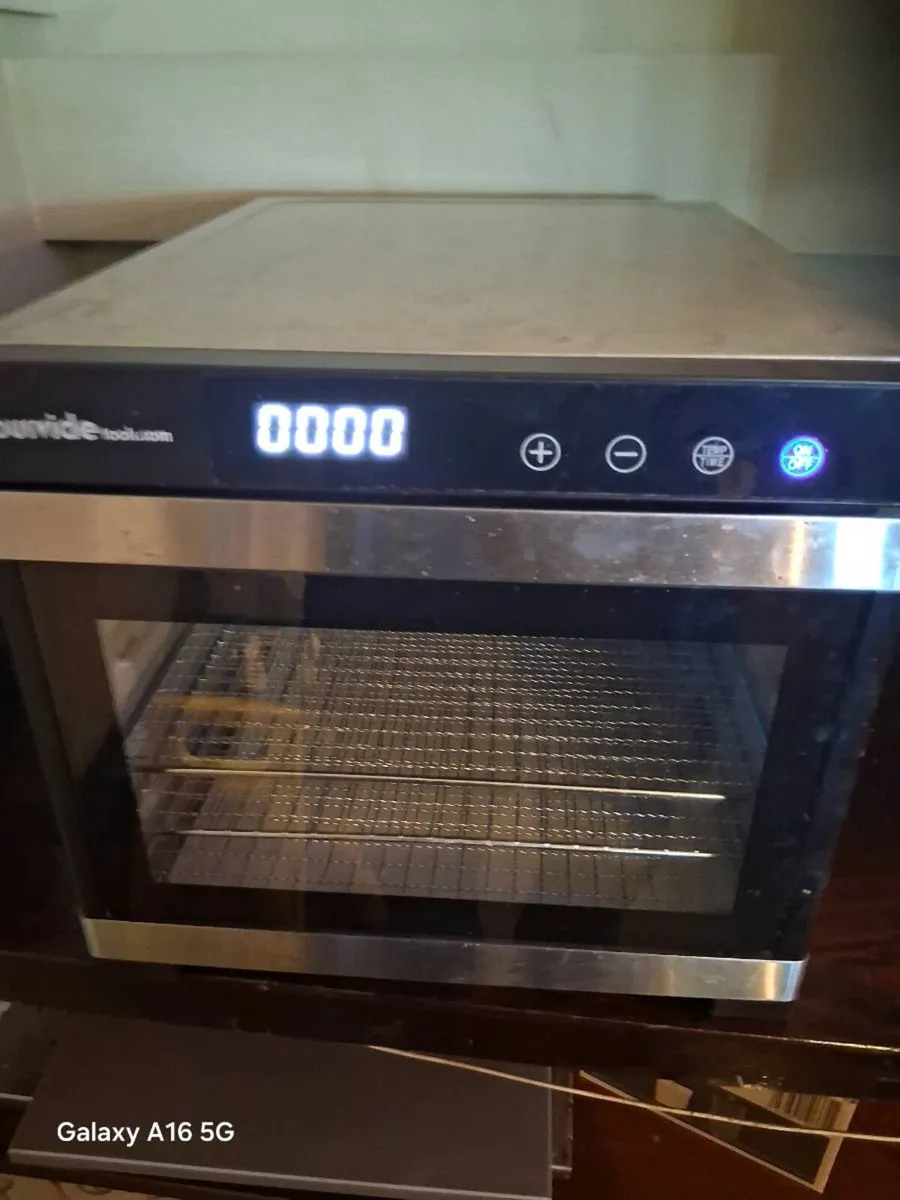 Food dehydrator - Image 1