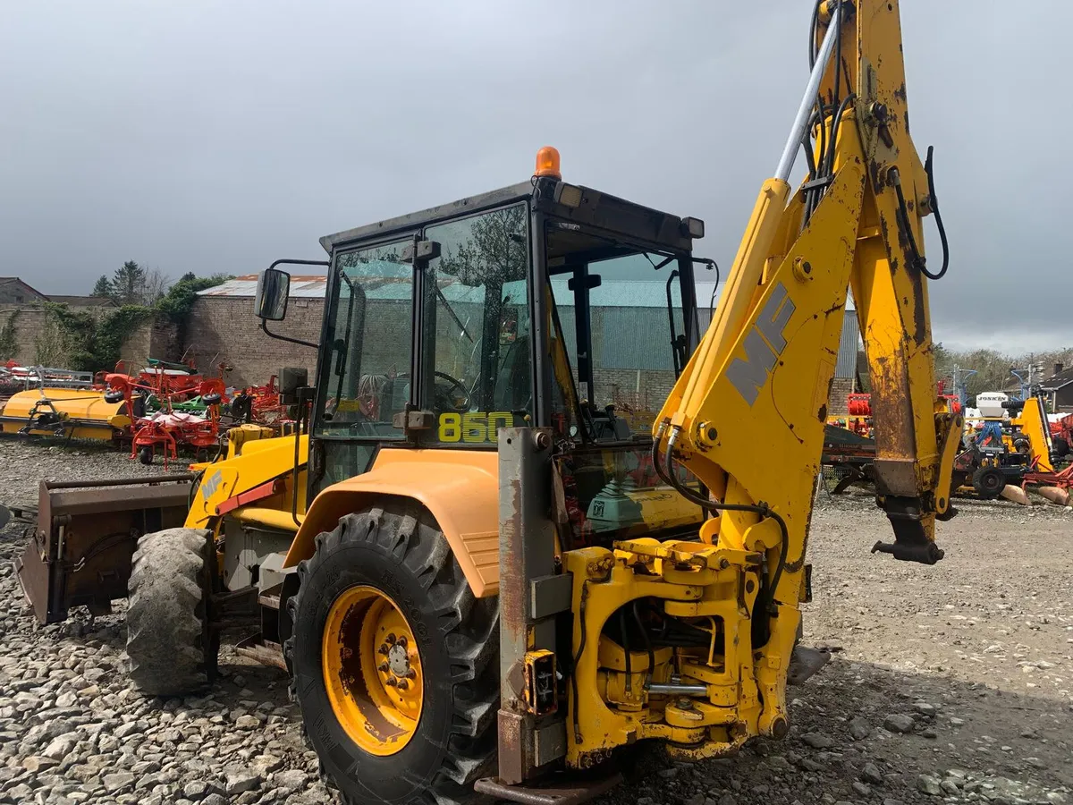 MF 860 BACKHOE, FRONT QUICK HITCH - Image 4