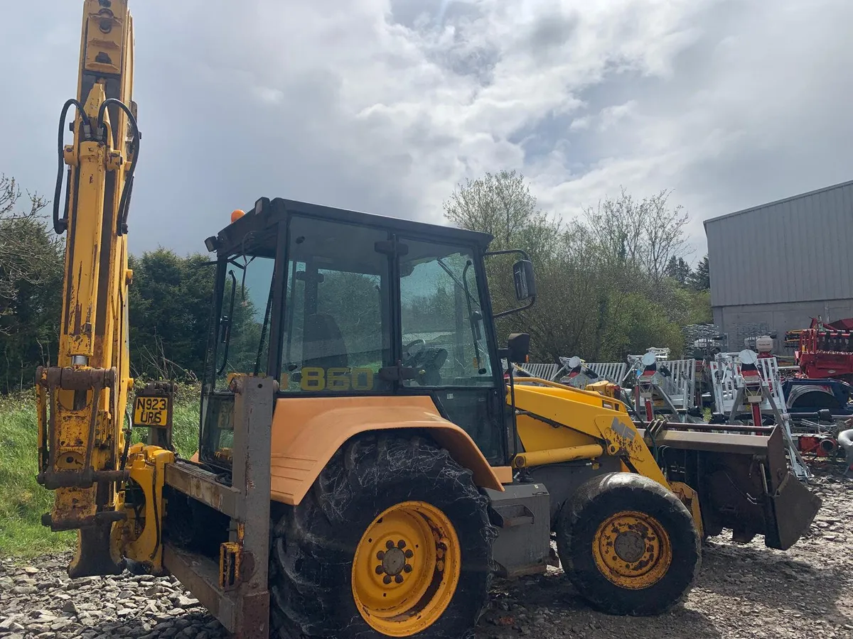MF 860 BACKHOE, FRONT QUICK HITCH - Image 3