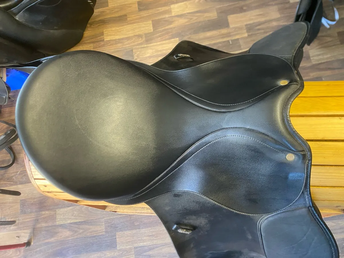 16” Wintec adjustable pony saddle currently wide - Image 2