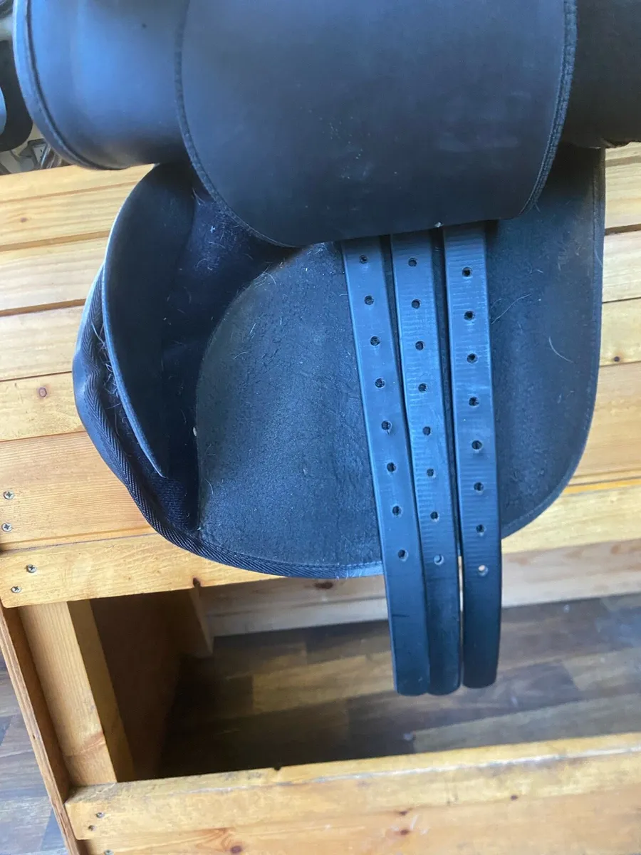 16” Wintec adjustable pony saddle currently wide - Image 4