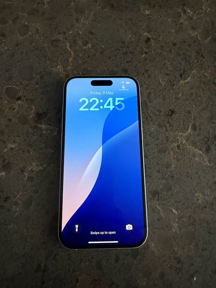 iPhone 15 256GB - Image 1