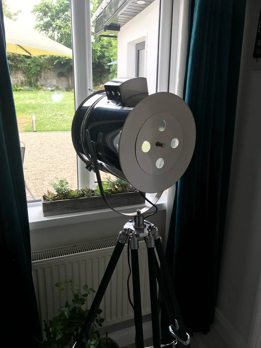 Tripod style Lamp - Image 3