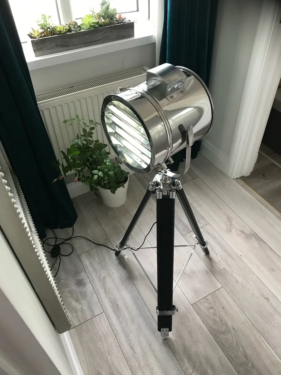 Stylish Floor Lamp - Image 3