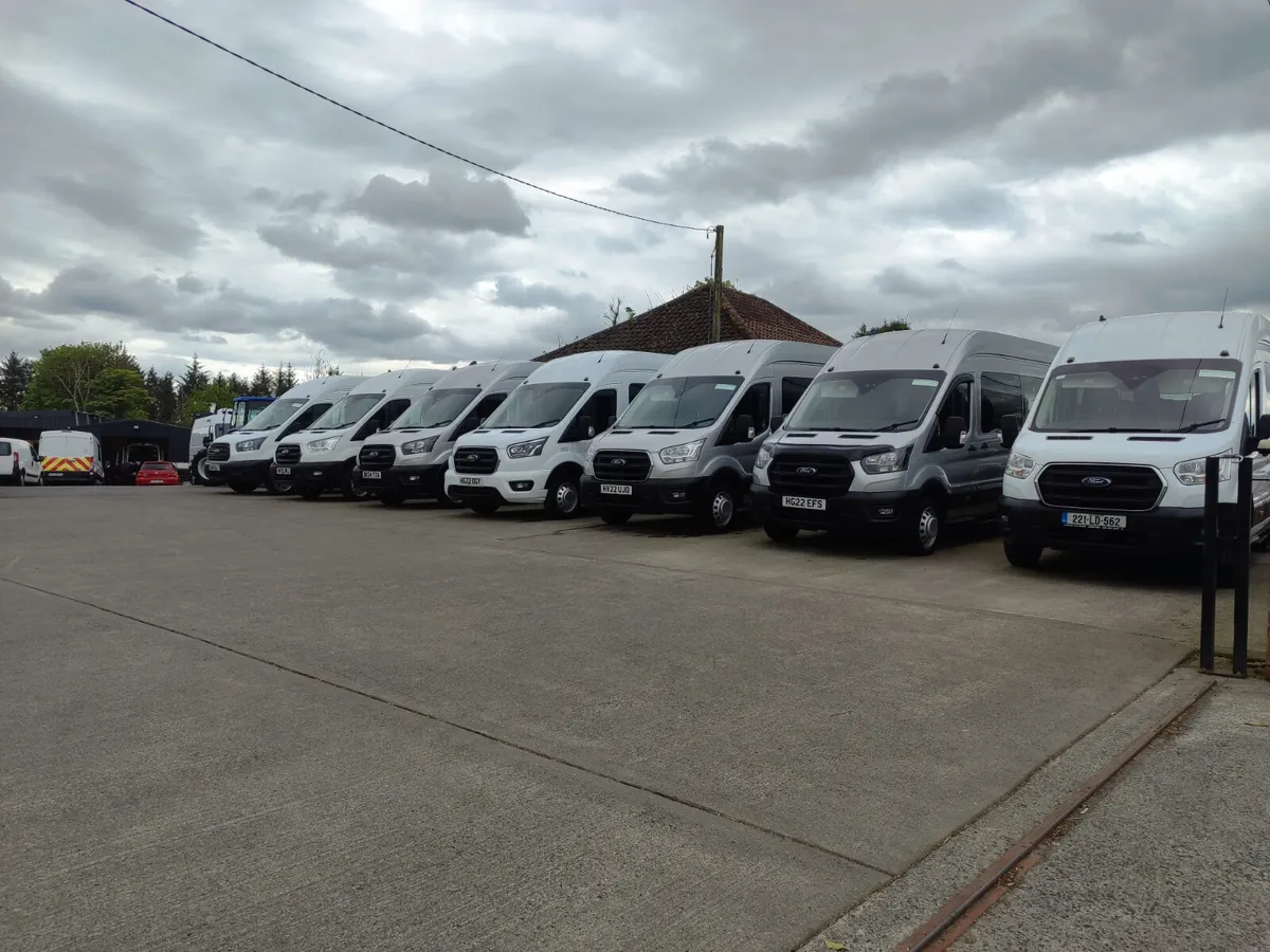 FORD TRANSIT MINIBUS 17 seater Trend - Image 2