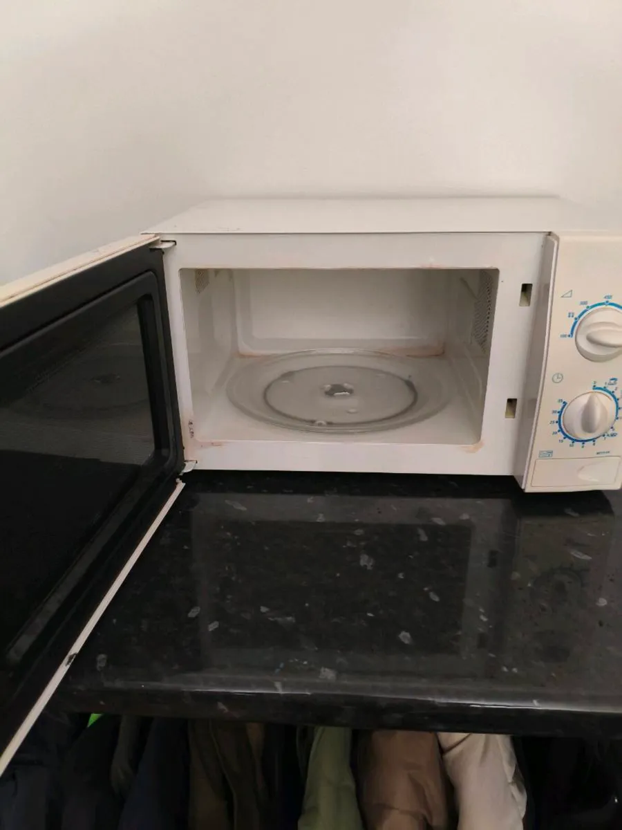 Microwave great condition working perfectly - Image 2