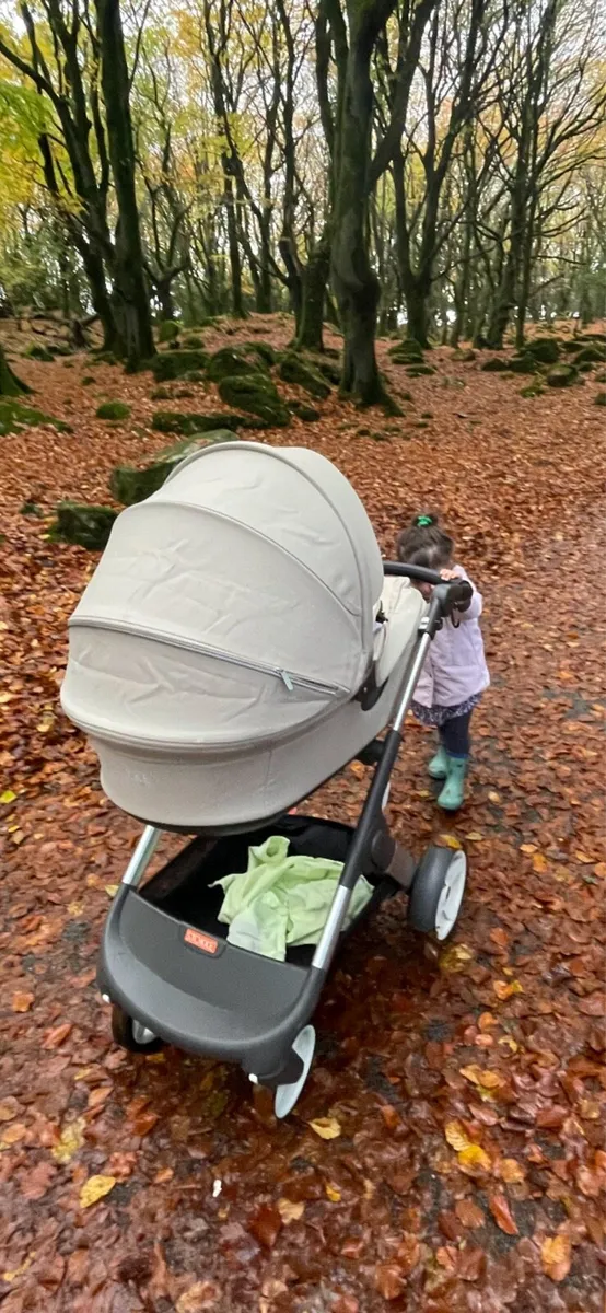 Stokke pram travel system & car seat  (beige) - Image 3