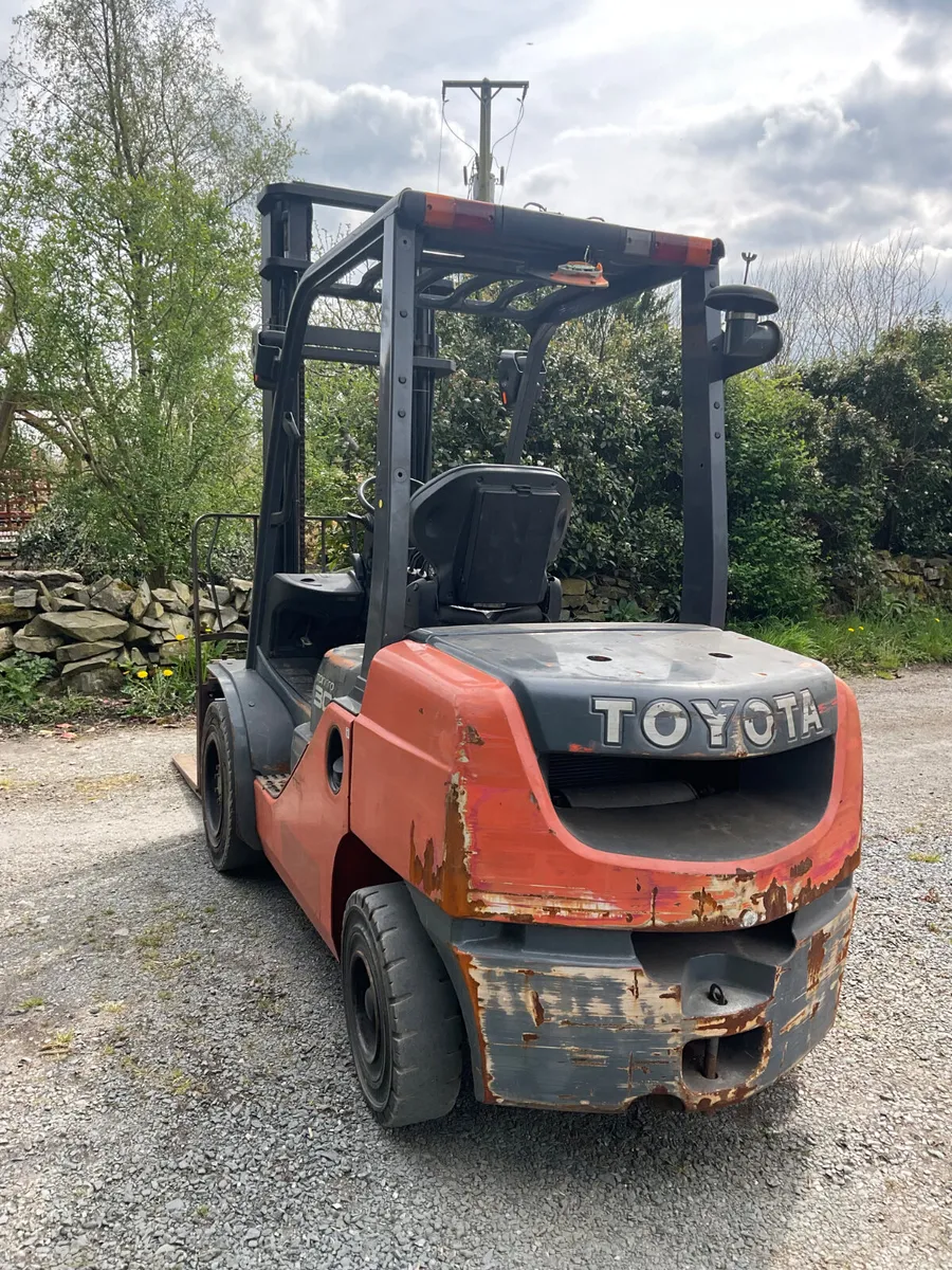 FORKLIFT - Image 1