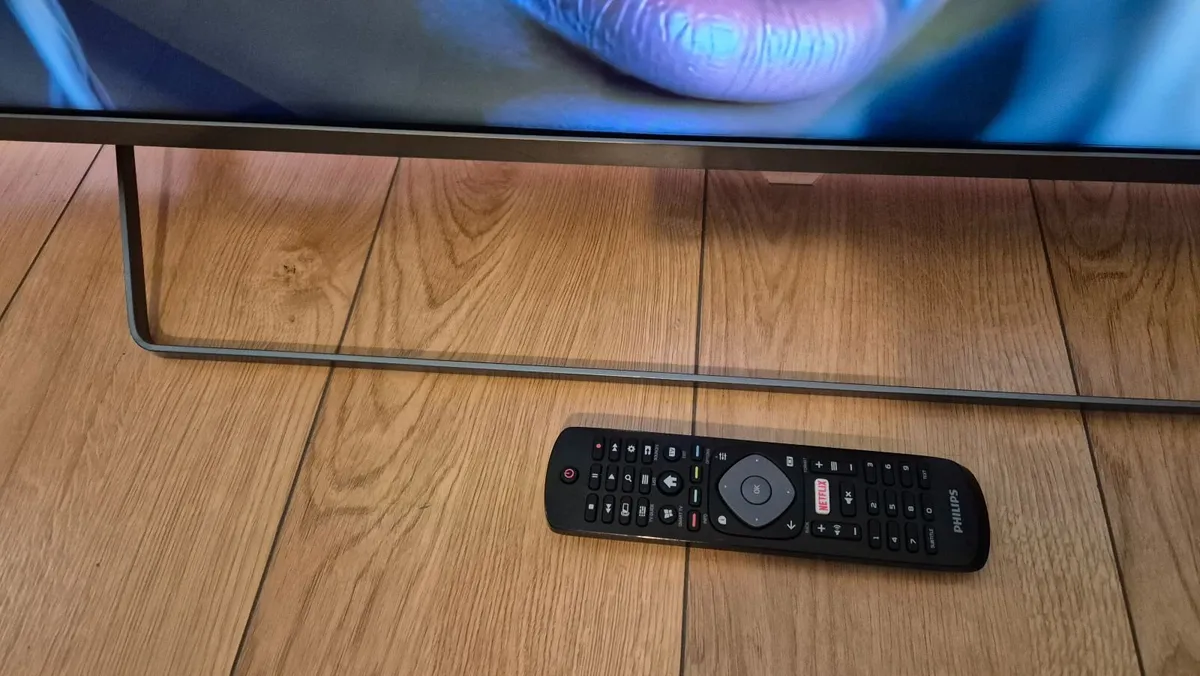 Philips 50" 4K HDR Smart TV (Ambilight) - Image 4