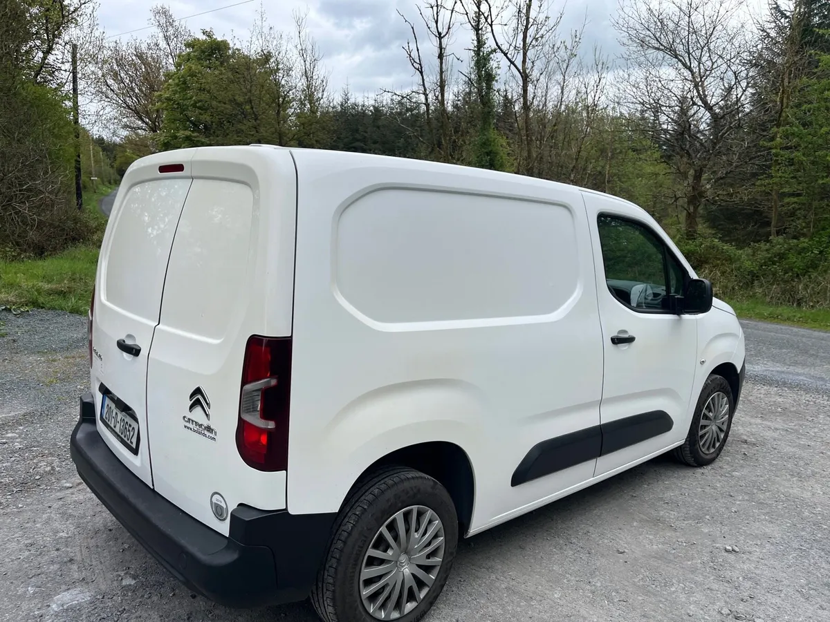Van - Image 3