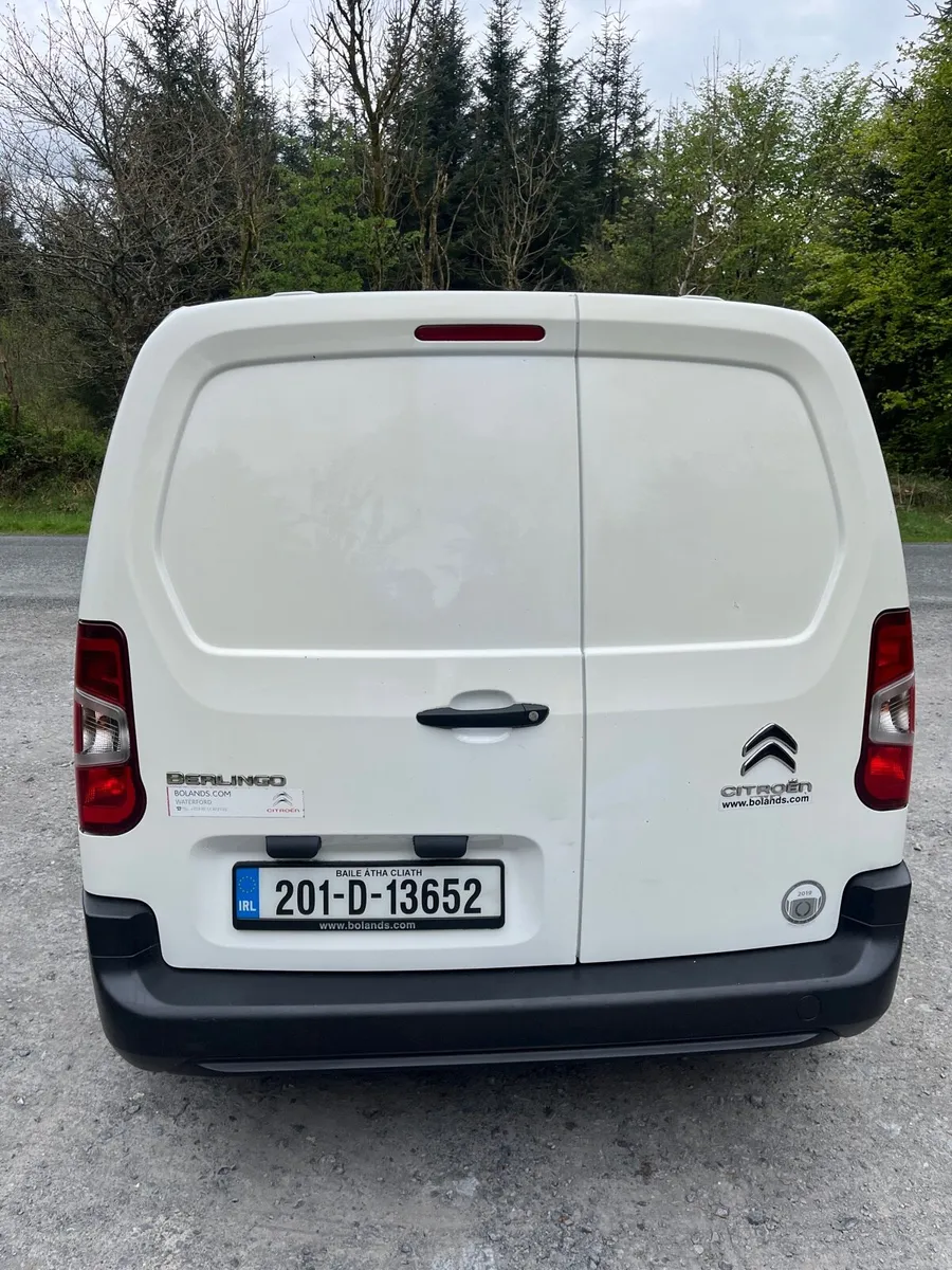 Van - Image 4