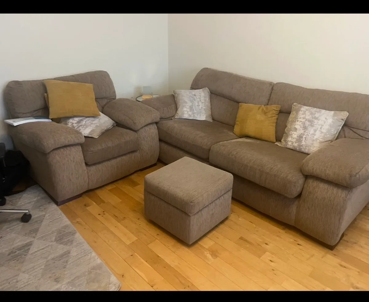 3 piece suite 3 2 1 with foot stool - Image 2