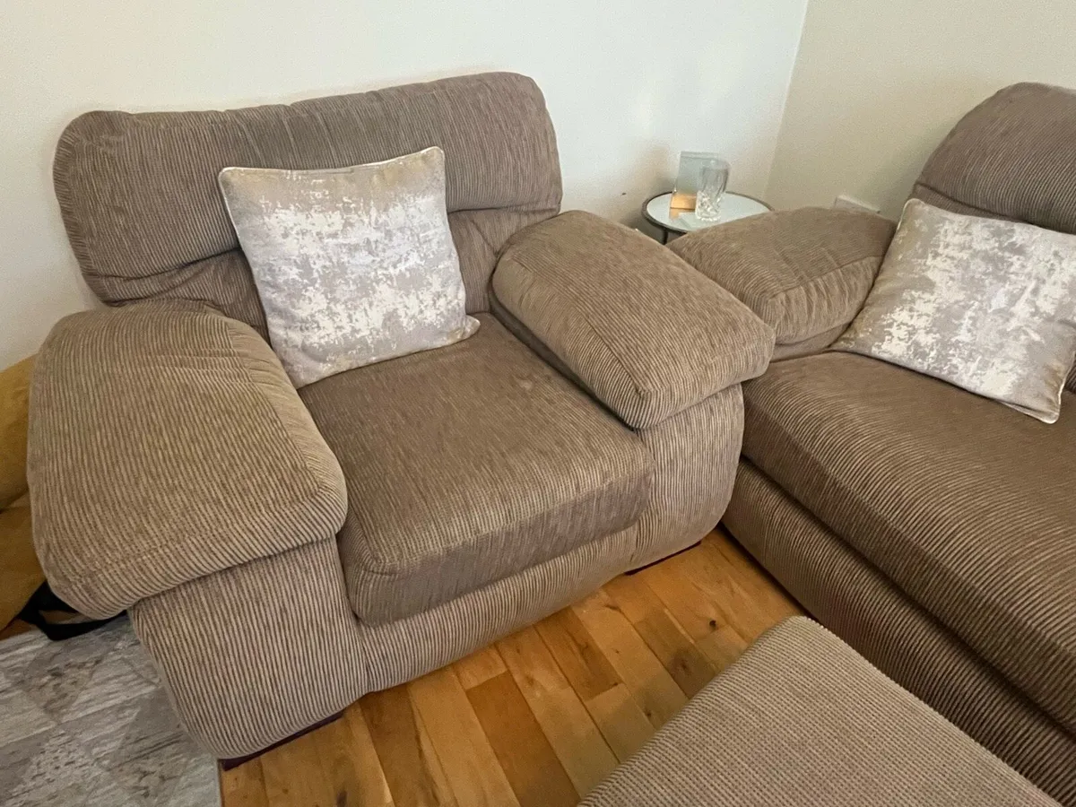 3 piece suite 3 2 1 with foot stool - Image 4