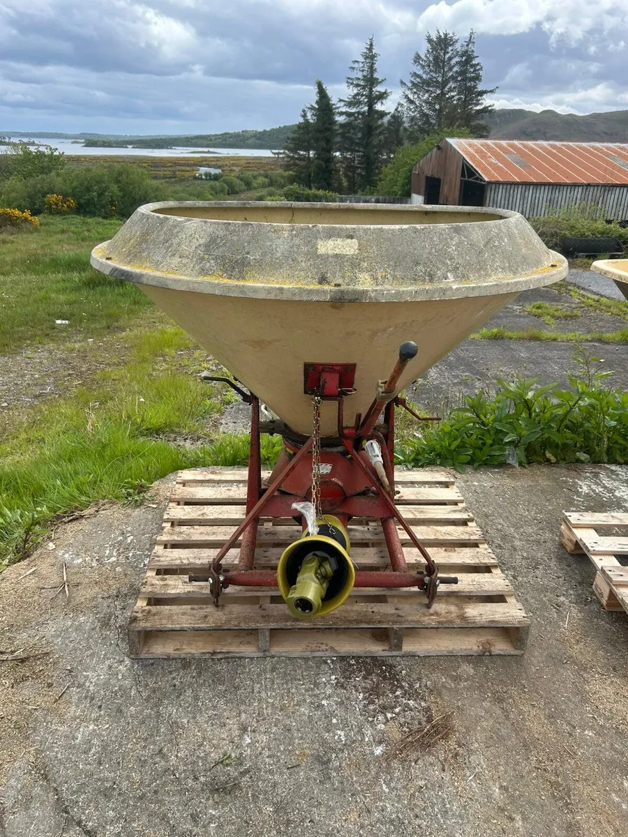 Vicon Fertilizer Spreaders all sizes - Image 1