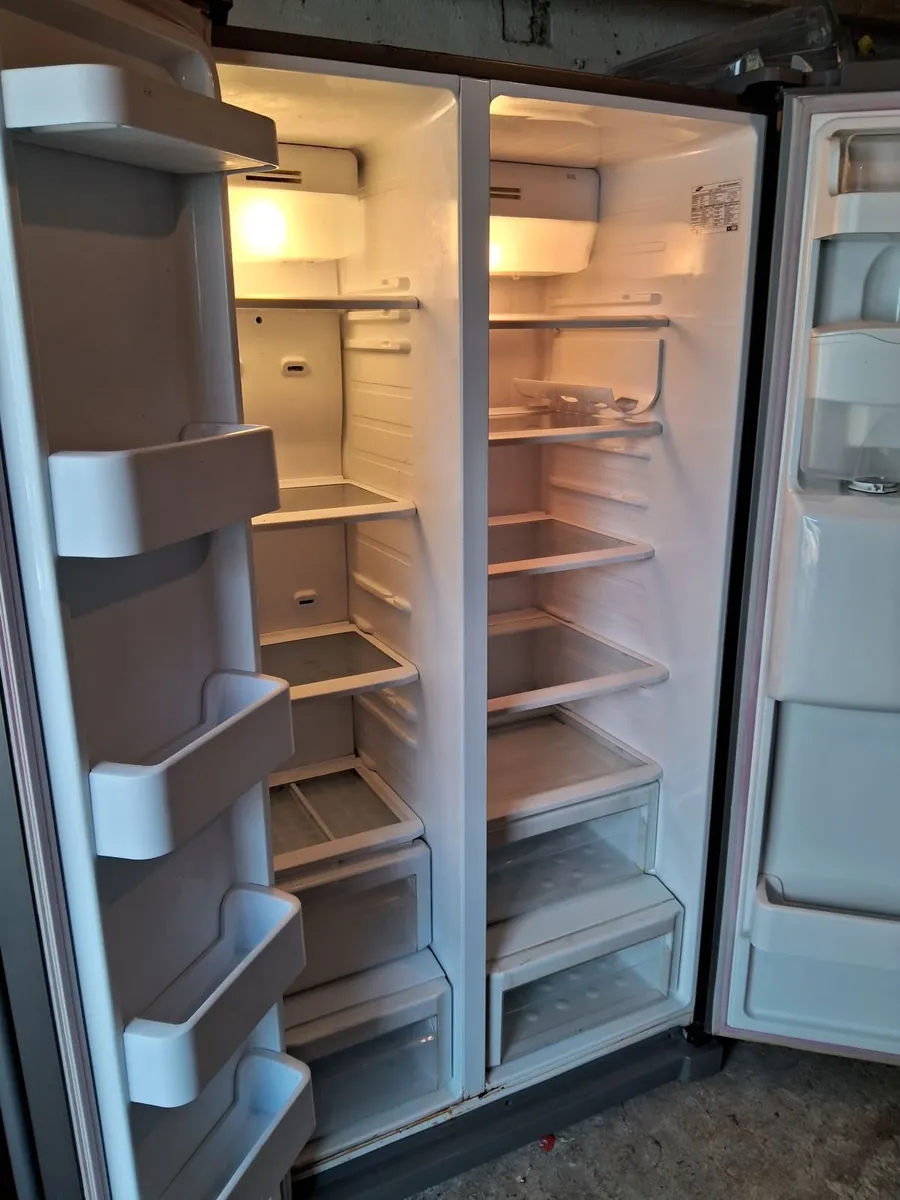 SAMSUNG AMERICAN FRIDGE AND FREEZER - Image 2