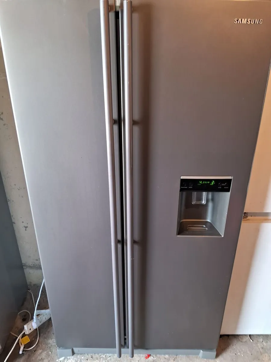 SAMSUNG AMERICAN FRIDGE AND FREEZER - Image 1