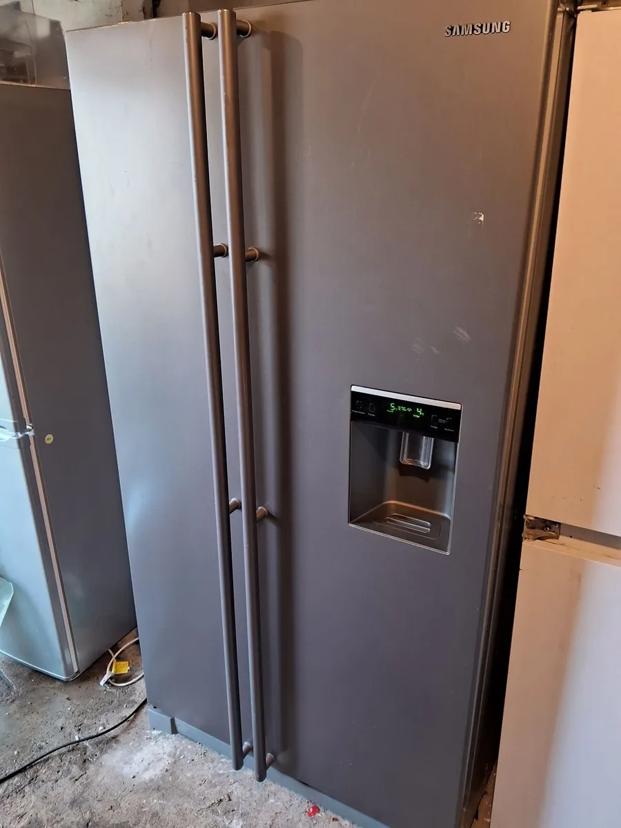 SAMSUNG AMERICAN FRIDGE AND FREEZER - Image 4