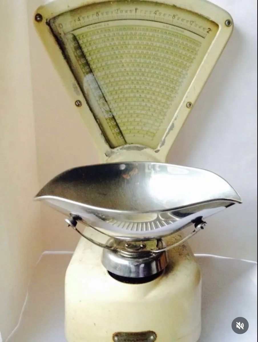 Antique scales - Image 1
